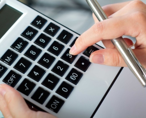 حسابداری فرآیند طبقه‌بندی، تجزیه و تحلیل و تفسیر تراکنش‌های مالی و اطلاعات یک کسب و کار یا سازمان است.