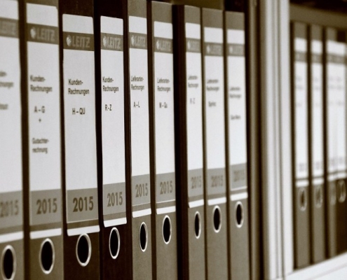 ماهیت حسابها در حسابداری اصولا به دو دسته ماهیت بستانکار و بدهکار تقسیم می‌شود